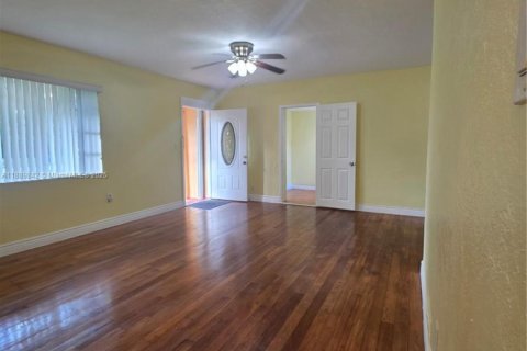 Casa en alquiler en Miami Springs, Florida, 3 dormitorios, 119.1 m2 № 1939194 - foto 17