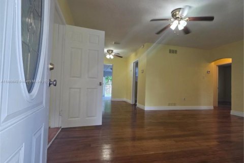 Casa en alquiler en Miami Springs, Florida, 3 dormitorios, 119.1 m2 № 1939194 - foto 7