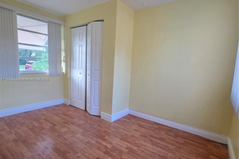 Casa en alquiler en Miami Springs, Florida, 3 dormitorios, 119.1 m2 № 1939194 - foto 6