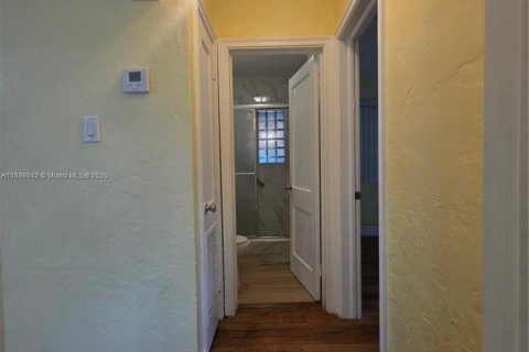 Casa en alquiler en Miami Springs, Florida, 3 dormitorios, 119.1 m2 № 1939194 - foto 11
