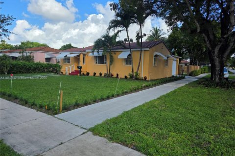 Casa en alquiler en Miami Springs, Florida, 3 dormitorios, 119.1 m2 № 1939194 - foto 10