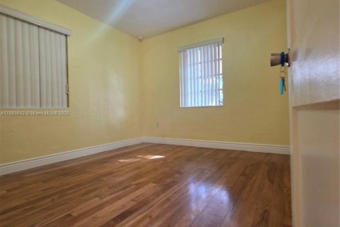 Casa en alquiler en Miami Springs, Florida, 3 dormitorios, 119.1 m2 № 1939194 - foto 14