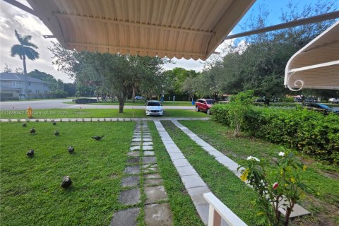 Casa en alquiler en Miami Springs, Florida, 3 dormitorios, 119.1 m2 № 1939194 - foto 22