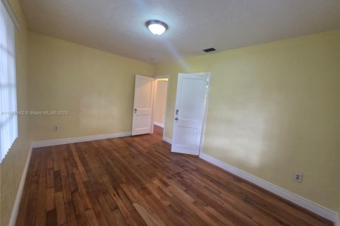 Casa en alquiler en Miami Springs, Florida, 3 dormitorios, 119.1 m2 № 1939194 - foto 5