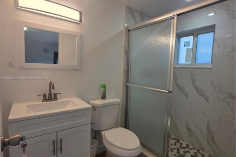 Casa en alquiler en Miami Springs, Florida, 3 dormitorios, 119.1 m2 № 1939194 - foto 25