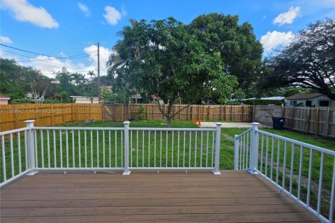 Casa en alquiler en Miami Springs, Florida, 3 dormitorios, 119.1 m2 № 1939194 - foto 30