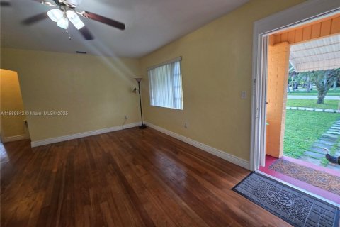 Casa en alquiler en Miami Springs, Florida, 3 dormitorios, 119.1 m2 № 1939194 - foto 8