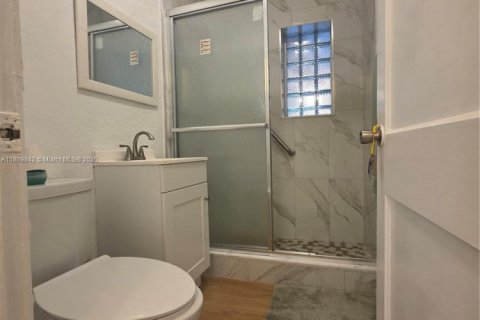 Casa en alquiler en Miami Springs, Florida, 3 dormitorios, 119.1 m2 № 1939194 - foto 18