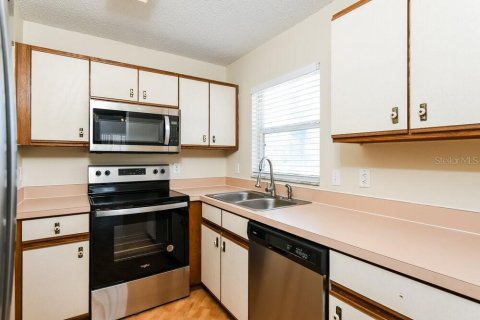 Villa ou maison à louer à Kissimmee, Floride: 3 chambres, 102.38 m2 № 2389070 - photo 8