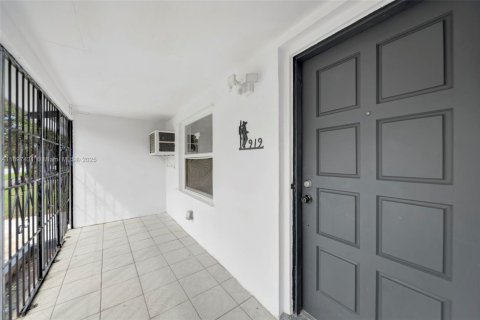 Купить виллу или дом в Майами, Флорида 3 спальни, 86.68м2, № 1949624 - фото 25