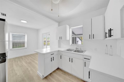 Купить виллу или дом в Майами, Флорида 3 спальни, 86.68м2, № 1949624 - фото 7