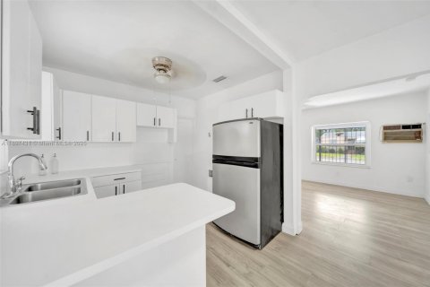 Купить виллу или дом в Майами, Флорида 3 спальни, 86.68м2, № 1949624 - фото 9