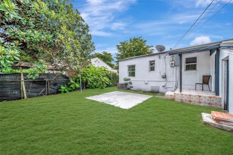 Купить виллу или дом в Майами, Флорида 3 спальни, 86.68м2, № 1949624 - фото 27