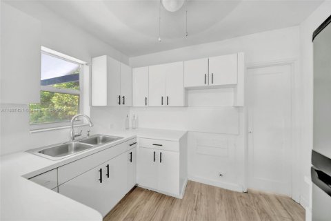 Купить виллу или дом в Майами, Флорида 3 спальни, 86.68м2, № 1949624 - фото 8