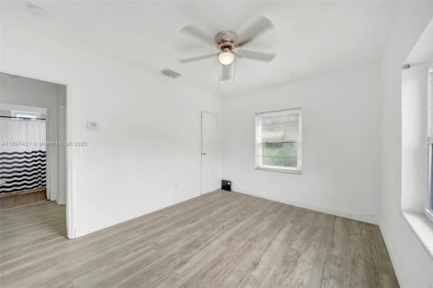 Купить виллу или дом в Майами, Флорида 3 спальни, 86.68м2, № 1949624 - фото 17