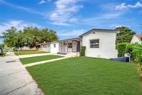 Купить виллу или дом в Майами, Флорида 3 спальни, 86.68м2, № 1949624 - фото 2