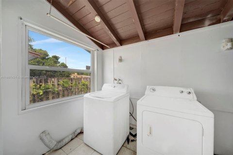 Купить виллу или дом в Майами, Флорида 3 спальни, 86.68м2, № 1949624 - фото 4