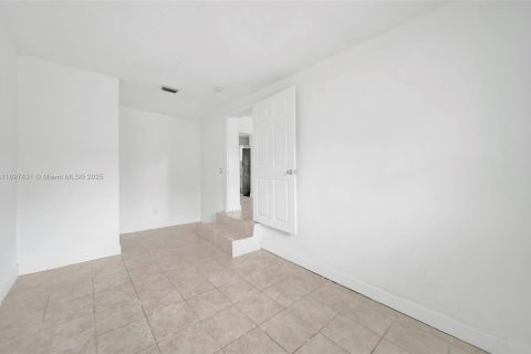 Купить виллу или дом в Майами, Флорида 3 спальни, 86.68м2, № 1949624 - фото 20