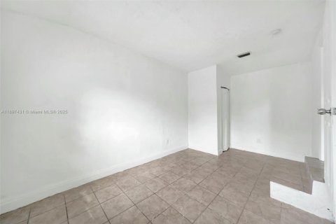 Купить виллу или дом в Майами, Флорида 3 спальни, 86.68м2, № 1949624 - фото 19