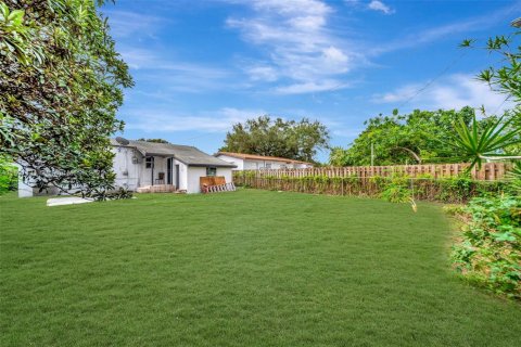 Купить виллу или дом в Майами, Флорида 3 спальни, 86.68м2, № 1949624 - фото 28