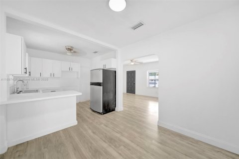 Купить виллу или дом в Майами, Флорида 3 спальни, 86.68м2, № 1949624 - фото 10