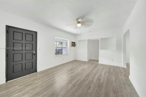 Купить виллу или дом в Майами, Флорида 3 спальни, 86.68м2, № 1949624 - фото 23