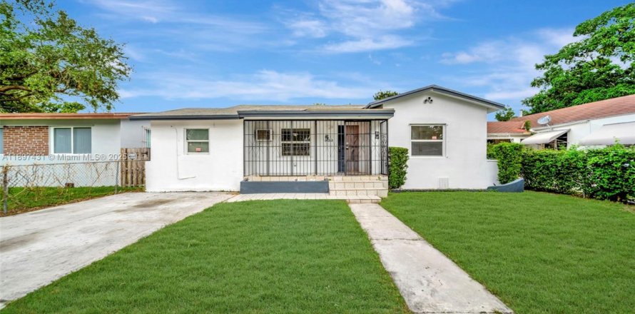 Дом в Майами, Флорида 3 спальни, 86.68м2 № 1949624