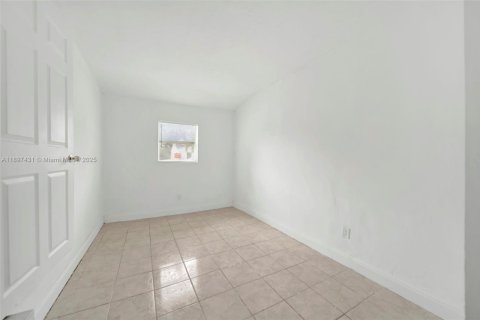 Купить виллу или дом в Майами, Флорида 3 спальни, 86.68м2, № 1949624 - фото 21