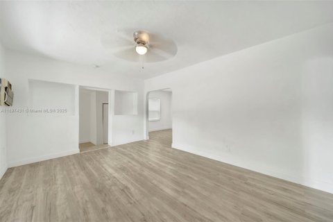 Купить виллу или дом в Майами, Флорида 3 спальни, 86.68м2, № 1949624 - фото 24