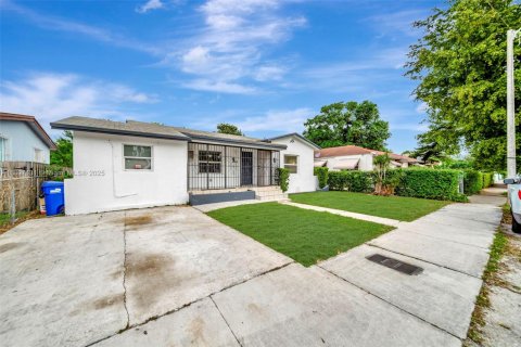 Купить виллу или дом в Майами, Флорида 3 спальни, 86.68м2, № 1949624 - фото 3