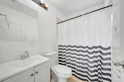 Купить виллу или дом в Майами, Флорида 3 спальни, 86.68м2, № 1949624 - фото 16