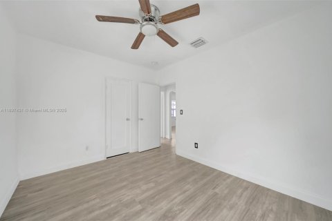 Купить виллу или дом в Майами, Флорида 3 спальни, 86.68м2, № 1949624 - фото 13