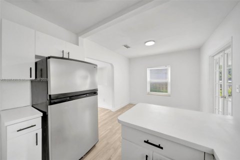 Купить виллу или дом в Майами, Флорида 3 спальни, 86.68м2, № 1949624 - фото 6