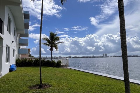 Appartement à louer à North Bay Village, Floride: 3 chambres № 1930723 - photo 1
