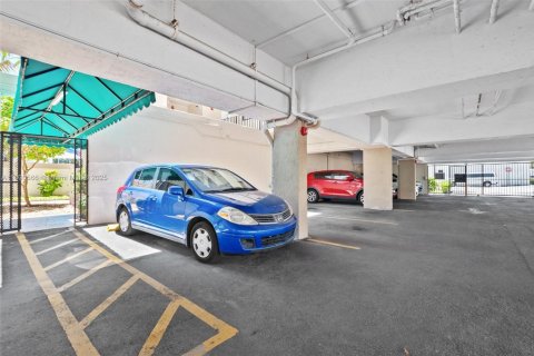 Copropriété à vendre à Miami Beach, Floride: 2 chambres, 93.92 m2 № 1940637 - photo 28