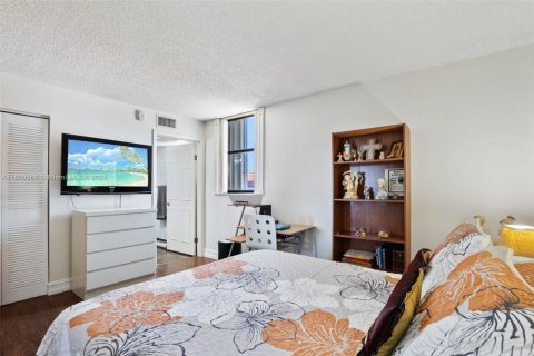 Copropriété à vendre à Miami Beach, Floride: 2 chambres, 93.92 m2 № 1940637 - photo 14