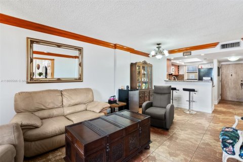 Copropriété à vendre à Miami Beach, Floride: 2 chambres, 93.92 m2 № 1940637 - photo 9