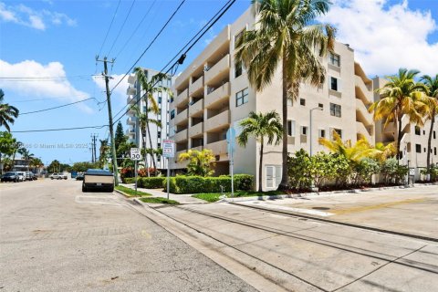 Copropriété à vendre à Miami Beach, Floride: 2 chambres, 93.92 m2 № 1940637 - photo 1