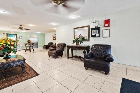 Copropriété à vendre à Miami Beach, Floride: 2 chambres, 93.92 m2 № 1940637 - photo 2