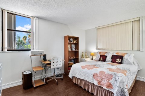 Copropriété à vendre à Miami Beach, Floride: 2 chambres, 93.92 m2 № 1940637 - photo 12