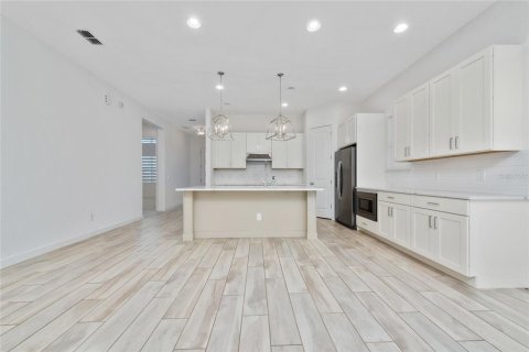 House in Orlando, Florida 3 bedrooms, 194.91 sq.m. № 1570949 - photo 10