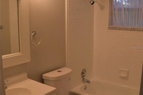 House in Winter Springs, Florida 3 bedrooms, 171.5 sq.m. № 1800456 - photo 18