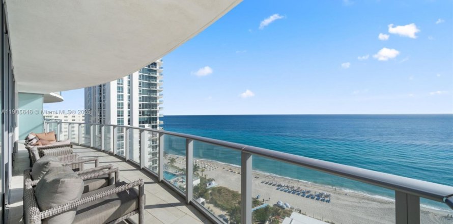 Condominio en Hollywood, Florida, 3 dormitorios  № 1956248