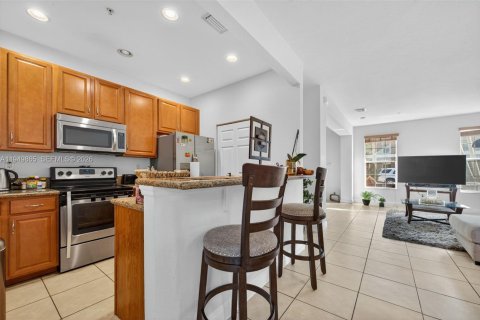 Townhouse in Pembroke Pines, Florida 3 bedrooms, 178.74 sq.m. № 2005581 - photo 17