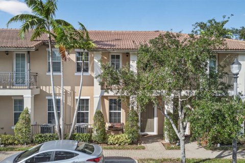 Townhouse in Pembroke Pines, Florida 3 bedrooms, 178.74 sq.m. № 2005581 - photo 4