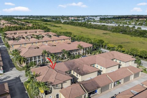 Townhouse in Pembroke Pines, Florida 3 bedrooms, 178.74 sq.m. № 2005581 - photo 28