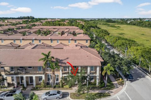 Townhouse in Pembroke Pines, Florida 3 bedrooms, 178.74 sq.m. № 2005581 - photo 3