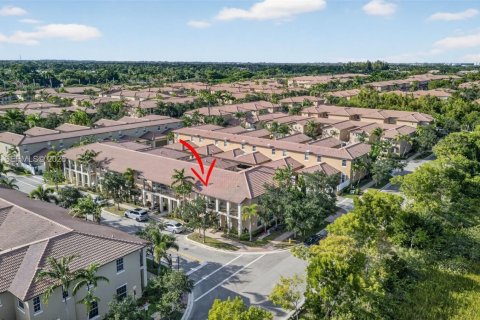 Townhouse in Pembroke Pines, Florida 3 bedrooms, 178.74 sq.m. № 2005581 - photo 2