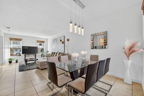 Townhouse in Pembroke Pines, Florida 3 bedrooms, 178.74 sq.m. № 2005581 - photo 16