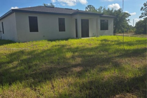 House in Lehigh Acres, Florida 3 bedrooms № 1696506 - photo 14